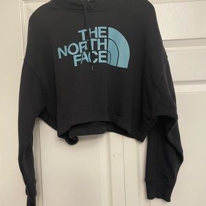 Women’s north face black cropped hoodie only worn once. Size M.